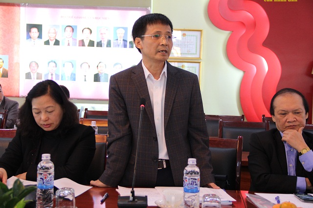 Ông Bùi Nguyên Hùng - Cục trưởng Cục bản quyền tác giả, Bộ Văn hóa, Thể thao và Du lịch trình bày tham luận tại Hội thảo