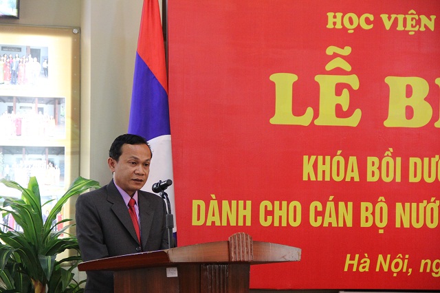 Đại diện học viên Lào phát biểu cảm nghĩ tại Lễ bế giảng