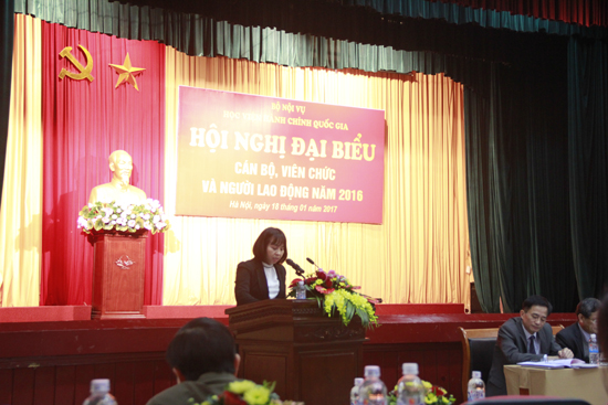 Đ/c Nguyễn Thị Quy - Trưởng phòng KH-TC Báo cáo về công tác tài chính và thu-chi Quỹ Phúc lợi cơ quan
