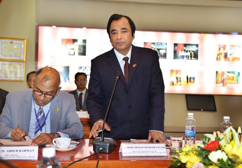 Đại sứ đặc mệnh toàn quyền Cộng hòa Nhân dân Băng-la-đét tại Việt Nam Mohammad Shahab Ullah phát biểu tại Lễ khai giảng