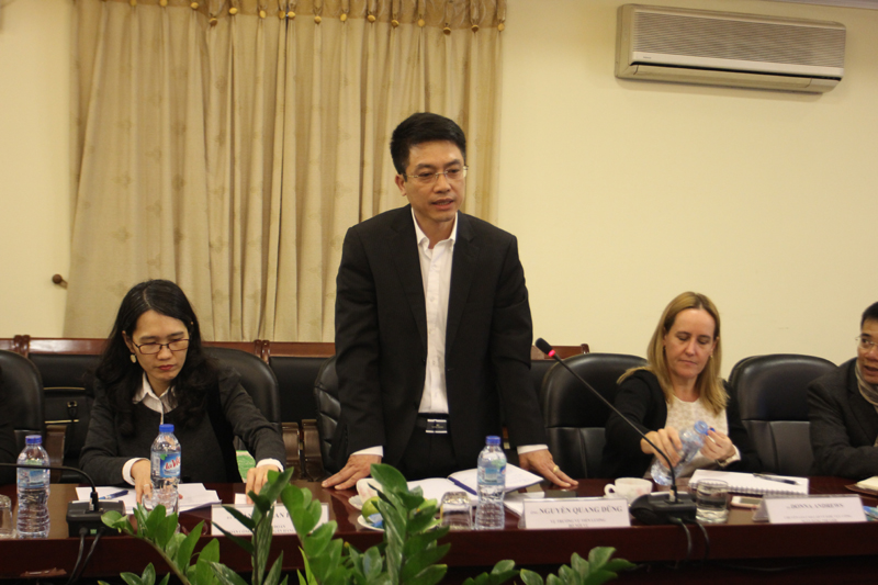 Ông Nguyễn Quang Dũng, Vụ trưởng Vụ Tiền lương, Bộ Nội vụ phát biểu tại buổi làm việc
