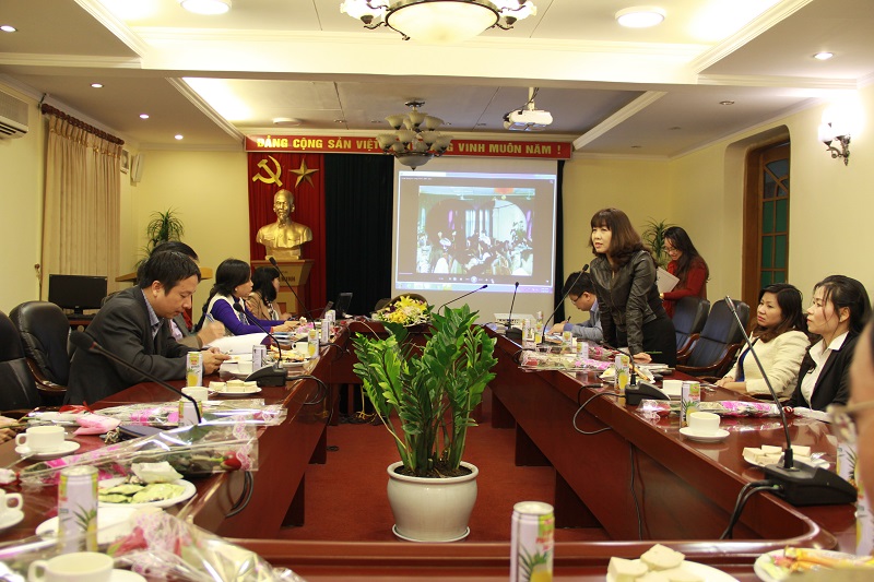 PGS. TS. Lê Thị Vân Hạnh phát biểu tại buổi gặp mặt