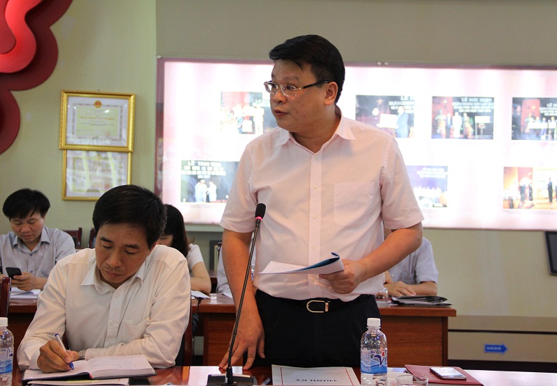 ThS. Bùi Huy Tùng - Chánh Văn phòng Học viện báo cáo tình hình hoạt động của Học viện trong tháng 4/2017