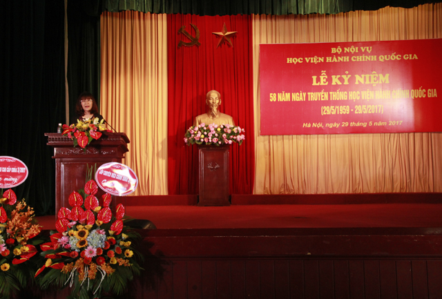 TS. Nguyễn Thị Hà – Phó Trưởng Khoa Văn bản và Công nghệ Hành chính phát biểu tại buổi Lễ