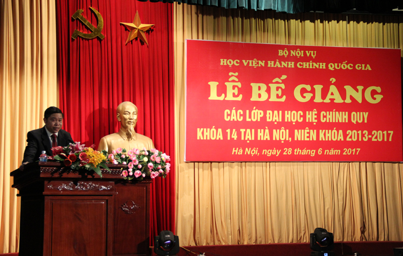 PGS.TS. Nguyễn Văn Hậu – Trưởng Ban đào tạo Báo cáo tổng kết toàn khóa học