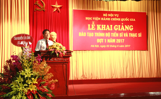 TS. Lê Như Thanh - Bí thư Đảng ủy, Phó Giám đốc Thường trực Học viện Hành chính Quốc gia phát biểu chúc mừng tại buổi lễ 