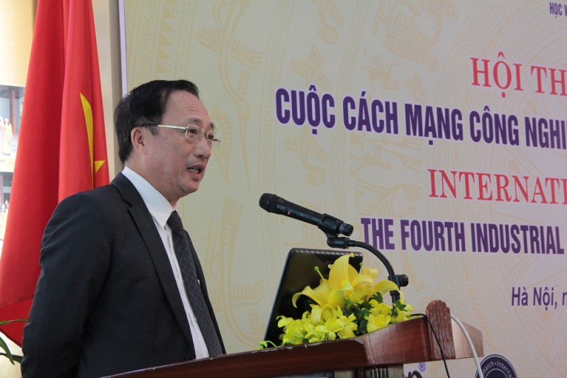 PGS.TS. Nguyễn Văn Thành – Ủy viên Trung ương Đảng, Thứ trưởng Bộ Công an trình bày tham luận tại Hội thảo