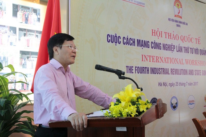 GS.TS. Nguyễn Quang Thuấn – Chủ tịch Viện Hàn lâm Khoa học xã hội Việt Nam trình bày tham luận tại Hội thảo