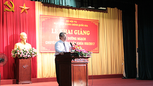 TS. Đặng Xuân Hoan phát biểu khai giảng lớp bồi dưỡng ngạch chuyên viên cao cấp khóa VIII