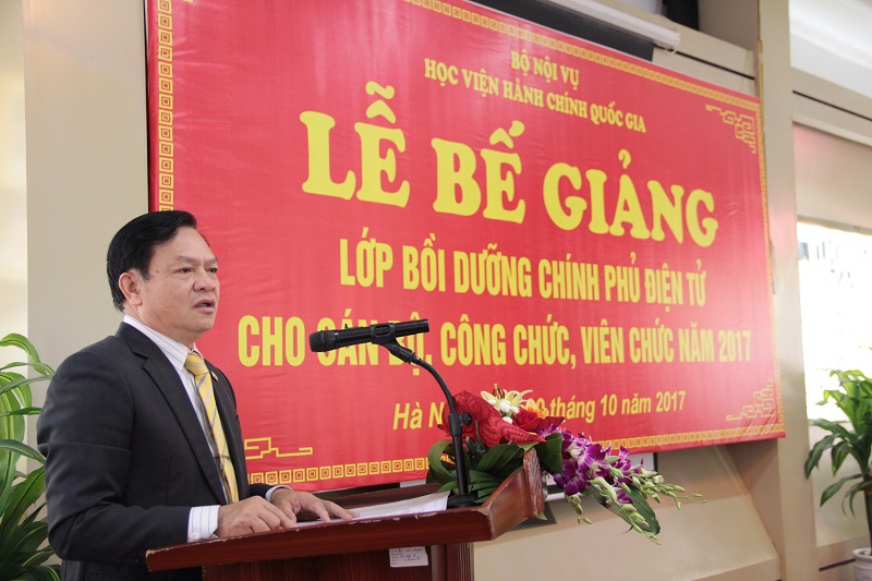 Thừa ủy quyền của lãnh đạo Học viện, TS. Hoàng Quang Đạt phát biểu chúc mừng các học viên