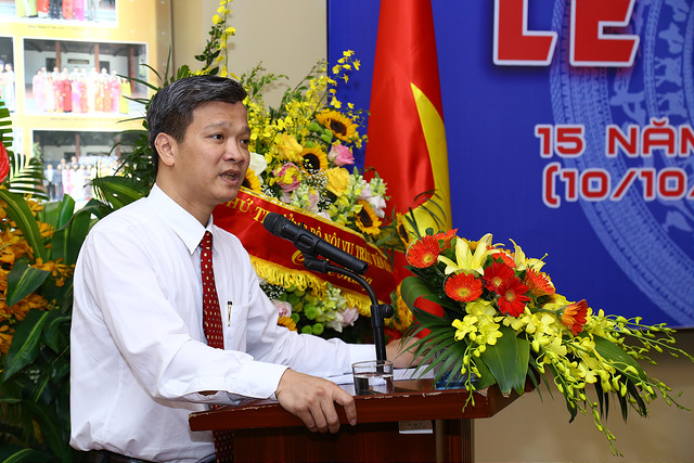 TS. Nguyễn Minh Lợi đại diện cho NCS, học viên cao học phát biểu cảm nghĩ tại buổi Lễ