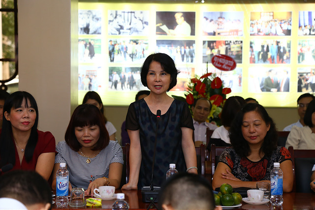 PGS.TS. Lê Chi Mai  nguyên Trưởng khoa  Khoa Sau Đại học phát biểu tại buổi Lễ