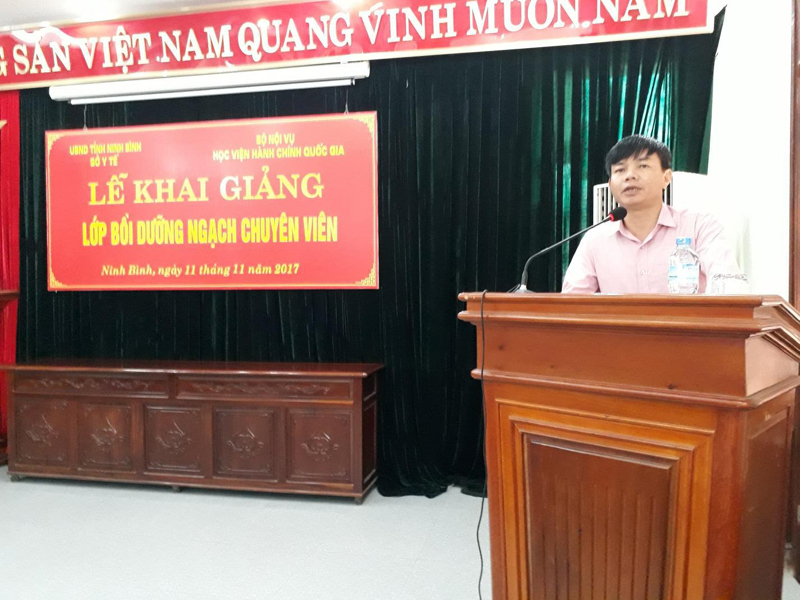 ThS. Ngô Ngọc Quang - Phó Giám đốc Sở Y tế Ninh Bình phát biểu tại Lễ khai giảng