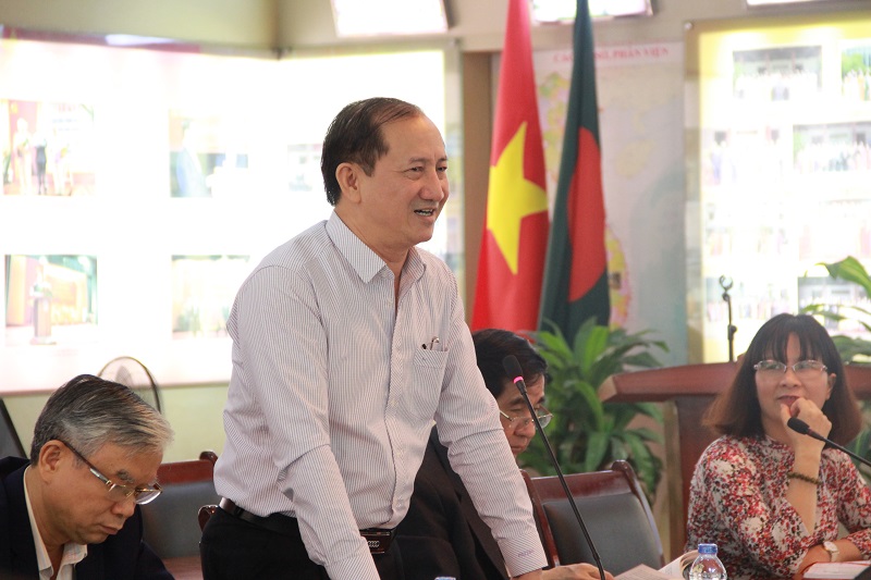 PGS.TS. Bùi Huy Khiên – Phó Trưởng Khoa Hành chính học trao đổi tại Tọa đàm