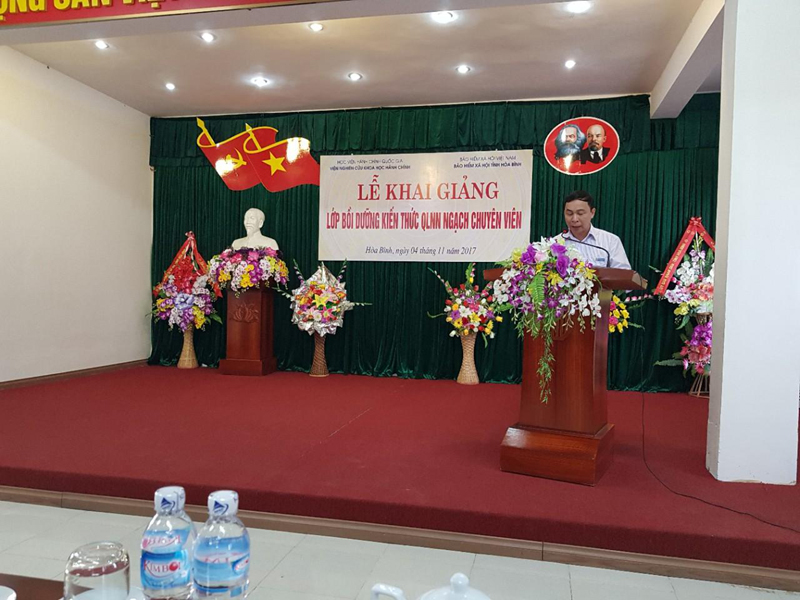 Ông Nguyễn Minh Hải - Giám đốc BHXH tỉnh Hòa Bình phát biểu tại buổi lễ