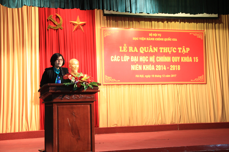 ThS. Phan Thị Thanh Hương phổ biến nội quy, quy chế trong kỳ thực tập với sinh viên KH15 