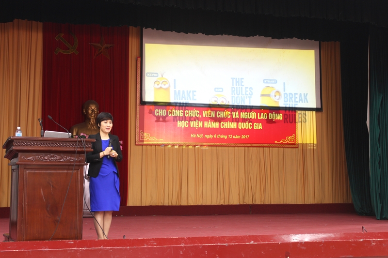 TS. Lê Thị Thu Lan trình bày các nội dung của chuyên đề Luật Bảo hiểm xã hội