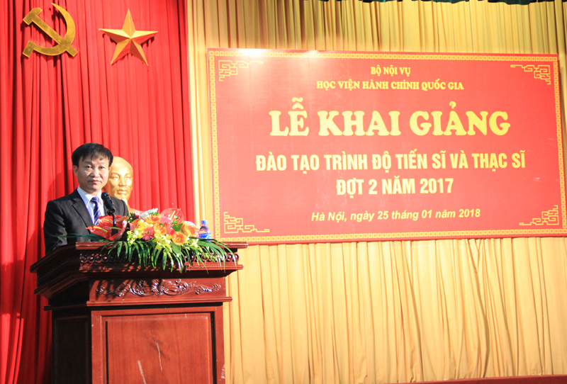 TS. Nguyễn Minh Sản – Phó trưởng khoa Sau đại học công bố Quyết định công nhận trúng tuyển NCS và học viên cao học