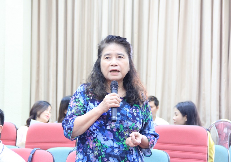 GS.TS. Hoàng Thị Kim Quế - Khoa Luật, Đại học Quốc gia nêu ý kiến tại Hội thảo