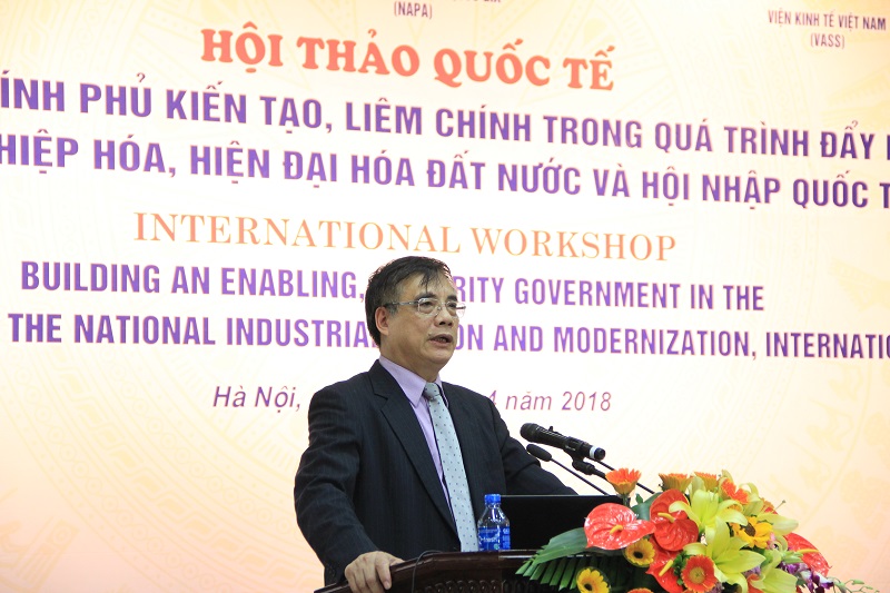 : PGS.TS. Trần Đình Thiên – Viện trưởng Viện Kinh tế Việt Nam trình bày tham luận