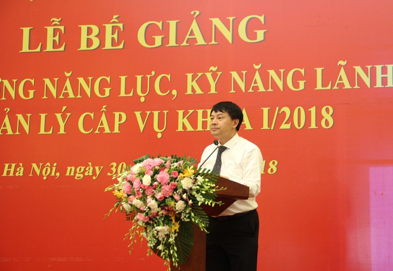 ThS. Tống Đăng Hưng – Phó Trưởng Ban Quản lý Bồi dưỡng công bố các quyết định của Giám đốc Học viện
