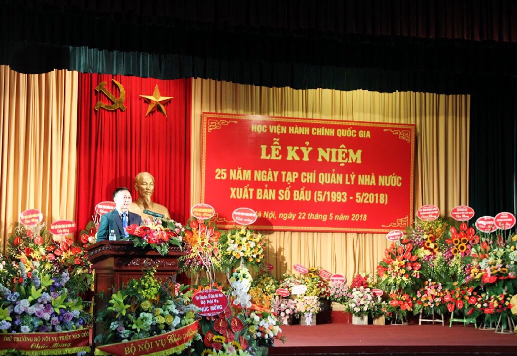 TS. Tạ Quang Tuấn – Phó Tổng Biên tập Tạp chí QLNN giới thiệu đại biểu tham dự