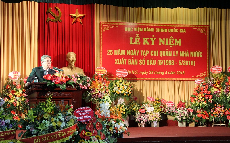  TS. Đặng Xuân Hoan – Bí thư Đảng ủy, Giám đốc Học viện phát biểu chúc mừng Tạp chí QLNN 