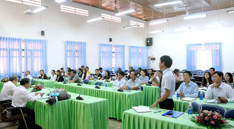 ThS. Phan Xuân Quý – Phó Trưởng Phòng Tổ chức - Hành chính, Phân viện Học viện Hành chính Quốc gia khu vực Tây Nguyên phát biểu ý kiến tại Hội nghị