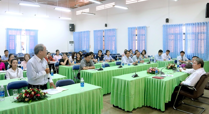 Đồng chí Trần Văn Đởn – Phó Trưởng Phòng Quản trị, Phân viện Học viện Hành chính Quốc gia khu vực Tây Nguyên phát biểu ý kiến tại Hội nghị