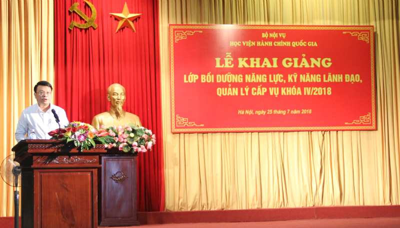 ThS. Bùi Huy Tùng – Đảng ủy viên, Chánh Văn phòng Học viện kiêm nhiệm phụ trách, điều hành Ban Quản lý bồi dưỡng phát biểu tại buổi lễ