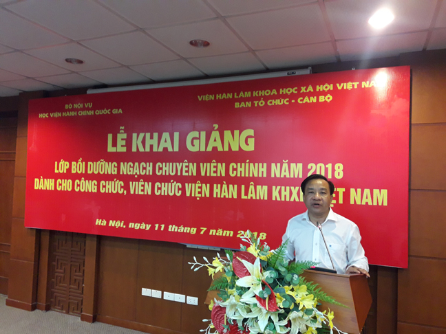 TS. Nguyễn Đăng Quế, Phó Giám đốc Học viện Hành chính Quốc gia phát biểu khai mạc  