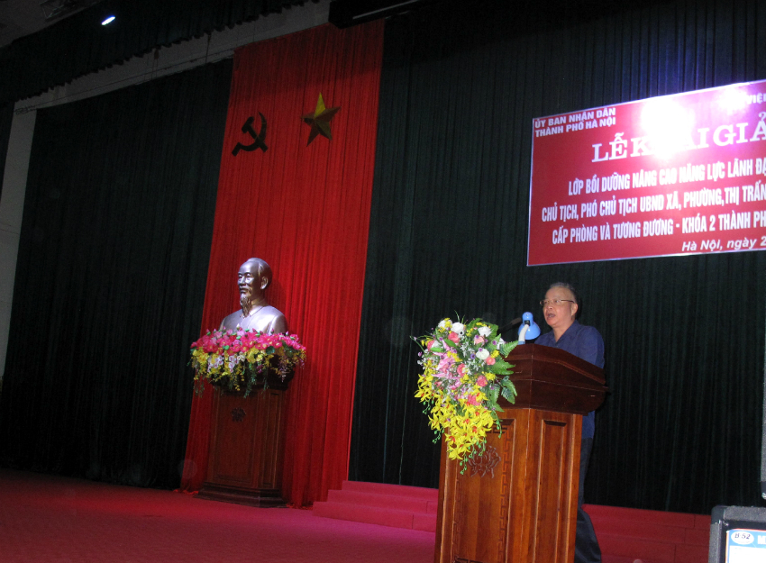 Đồng chí Đặng Xuân Hoan - Bí thư Đảng ủy, Giám đốc Học viện Hành chính Quốc gia phát biểu tại buổi Lễ