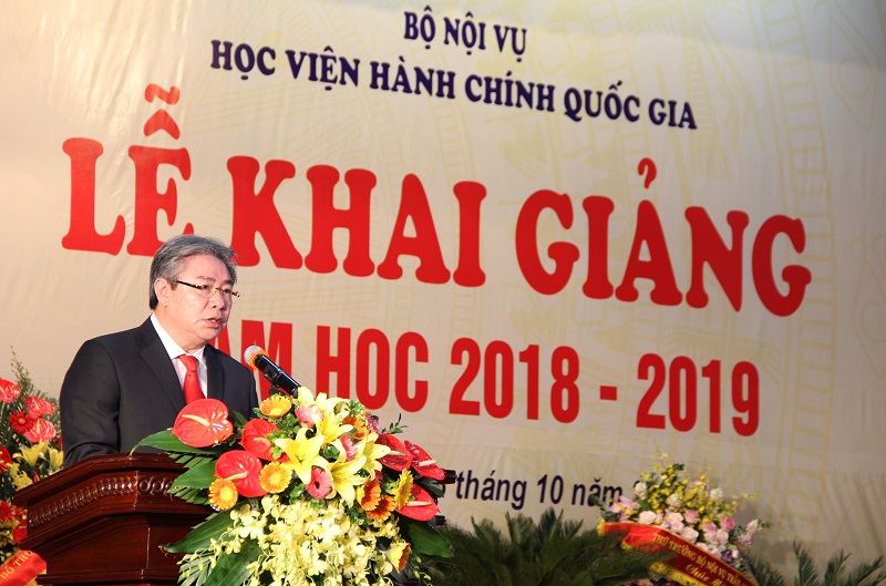 TS. Đặng Xuân Hoan – Bí thư Đảng ủy, Giám đốc Học viện trình bày diễn văn khai giảng.