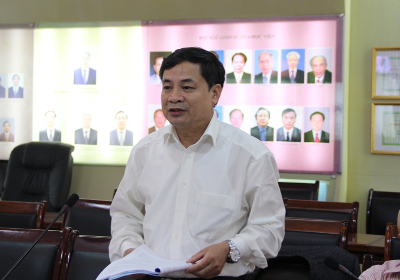 TS. Nguyễn Quang Vinh – Phó Tổng Biên tập Tạp chí QLNN trình bày tham luận tại Tọa đàm