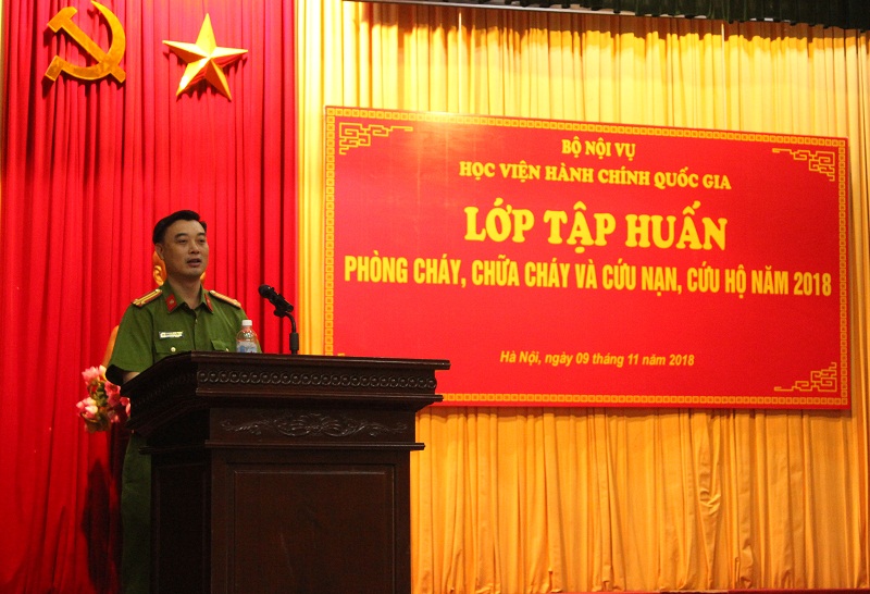 Trung tá Nguyễn Minh Thành – Phó Trưởng Công an quận Đống Đa phát biểu tại Lớp tập huấn