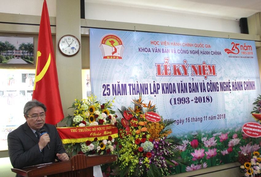 TS. Đặng Xuân Hoan – Bí thư Đảng ủy, Giám đốc Học viện phát biểu chúc mừng