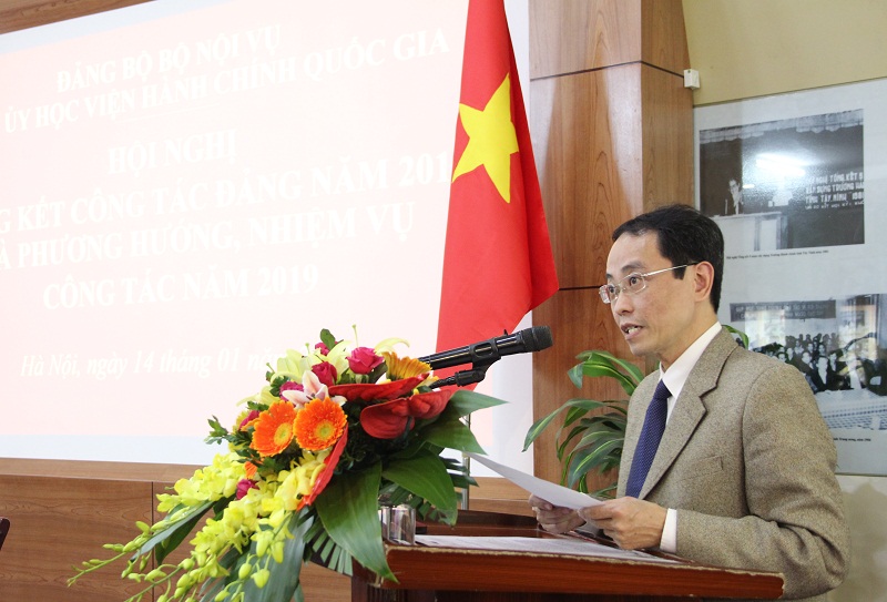 Đồng chí Nguyễn Minh Tuấn – Chánh Văn phòng Đảng ủy Học viện trình bày Báo cáo về công tác tài chính Đảng năm 2018