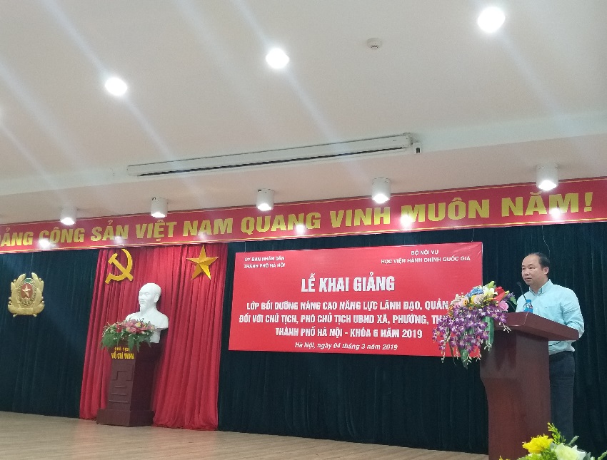 Đồng chí Nguyễn Đình Hoa - Phó Giám đốc Sở Nội vụ TP. Hà Nội phát biểu tại buổi lễ