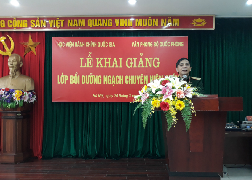 Đồng chí Thiếu tướng Nguyễn Xuân Nghị, Chánh Văn phòng Quân ủy Trung ương, Phó Văn phòng Bộ Quốc phòng phát biểu chỉ đạo khóa học