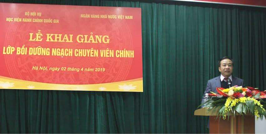 TS. Nguyễn Đăng Quế, Phó Giám đốc Học viện Hành chính Quốc gia phát biểu khai giảng lớp bồi dưỡng 