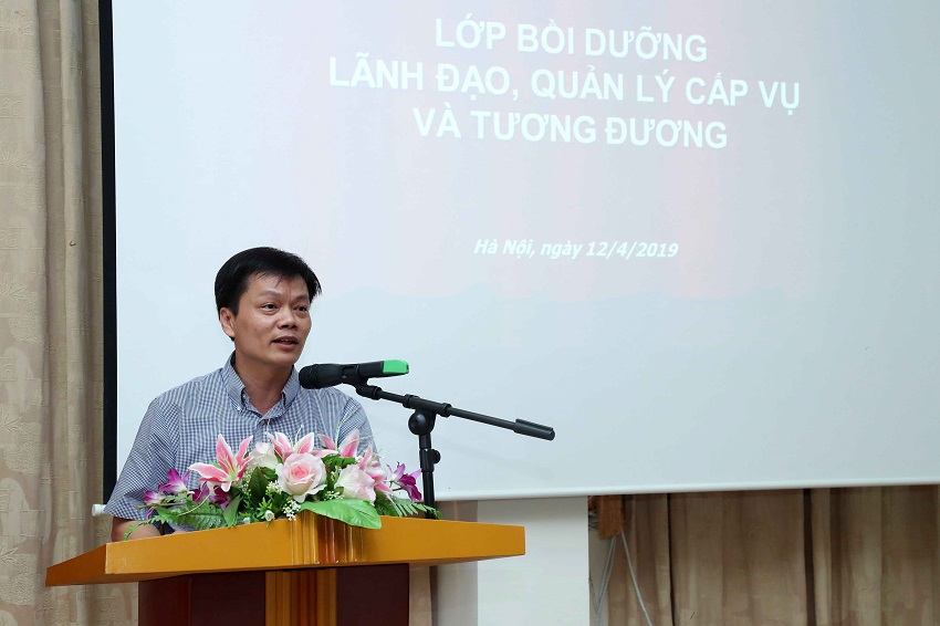 Đồng chí Nguyễn Thế Ngân - Vụ trưởng, Vụ Tổ chức cán bộ, Bộ Kế hoạch và Đầu tư phát biểu tại buổi lễ
