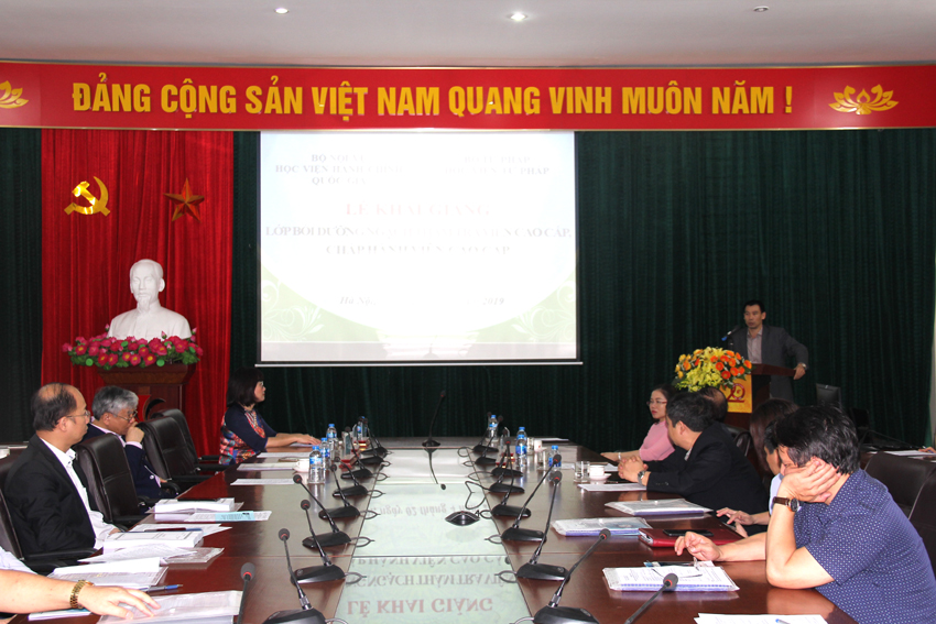 Đồng Chí Trương Thế Côn – Phó Giám đốc Học viện Tư pháp, phát biểu tiếp thu các ý kiến chỉ đạo khóa học 