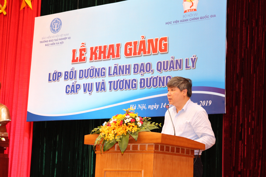 Học viên Nguyễn Đức Hòa – Giám đốc Bảo hiểm thành phố Hà Nội phát biểu tại lễ khai giảng