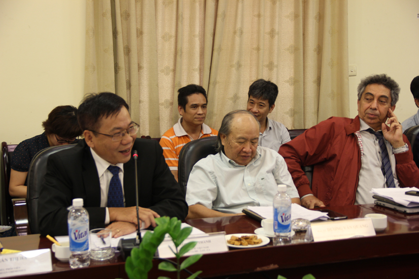 TS.Tôn Sinh Thành, giảng viên cao cấp Học viện Ngoại giao, nguyên Đại sứ Việt Nam tại Ấn Độ và Xri-Lanca, Nê-pal và Bu-tan phát biểu 