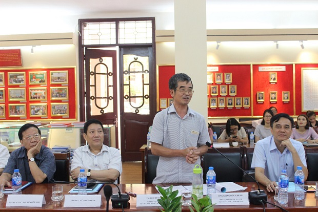 TS. Đinh Duy Hòa – Nguyên Vụ trưởng Vụ Cải cách hành chính, Bộ Nội vụ phát biểu ý kiến tại Hội thảo