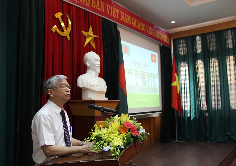 TS. Vũ Thanh Xuân – Phó Giám đốc Học viện Hành chính Quốc gia phát biểu khai giảng khóa bồi dưỡng