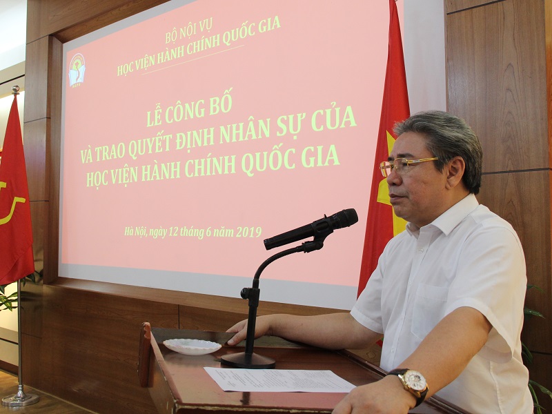 TS. Đặng Xuân Hoan – Bí thư Đảng ủy, Giám đốc Học viện phát biểu giao nhiệm vụ đối với các đồng chí được bổ nhiệm