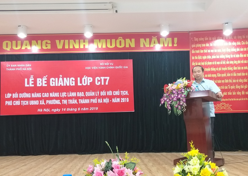 Đồng chí Nguyễn Đình Hoa, Phó Giám đốc Sở Nội vụ Hà Nội phát biểu tại buổi Lễ