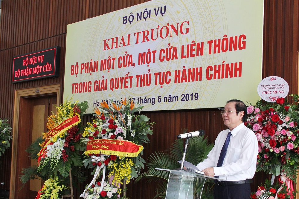 Bộ trưởng Bộ Nội vụ Lê Vĩnh Tân phát biểu khai trương Bộ phận một cửa, một cửa liên thông trong giải quyết thủ tục hành chính của Bộ Nội vụ