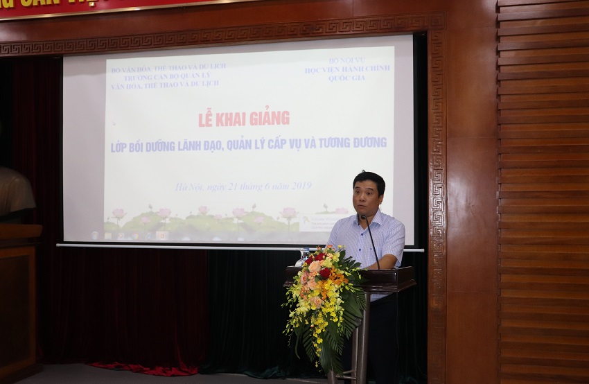 Ông Nguyễn Thái Bình -  Chánh Văn phòng Bộ Văn hóa,Thể thao và Du lịch, đại diện học viên phát biểu